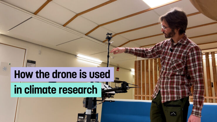 Magnus Gålfalk shows the drone is used in climate research..