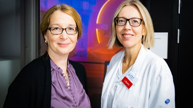 headshot of two female researchers.