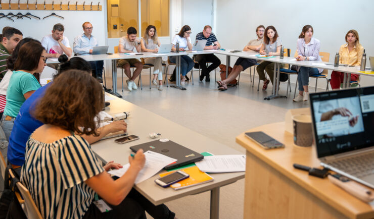 A lecture with students who are taking a summer course at LInköping University.