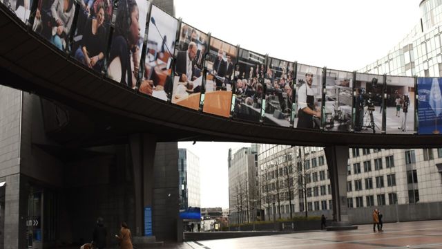 Stadsmiljö i Bryssels där EU parlamentet finns.