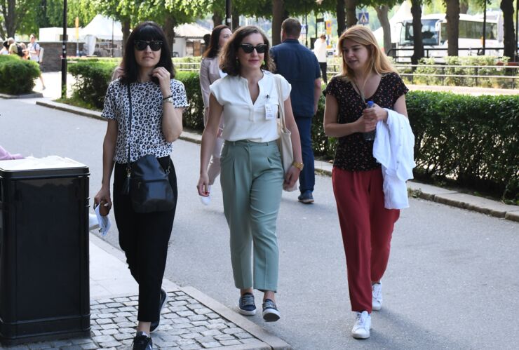 Three young women walking in the city.