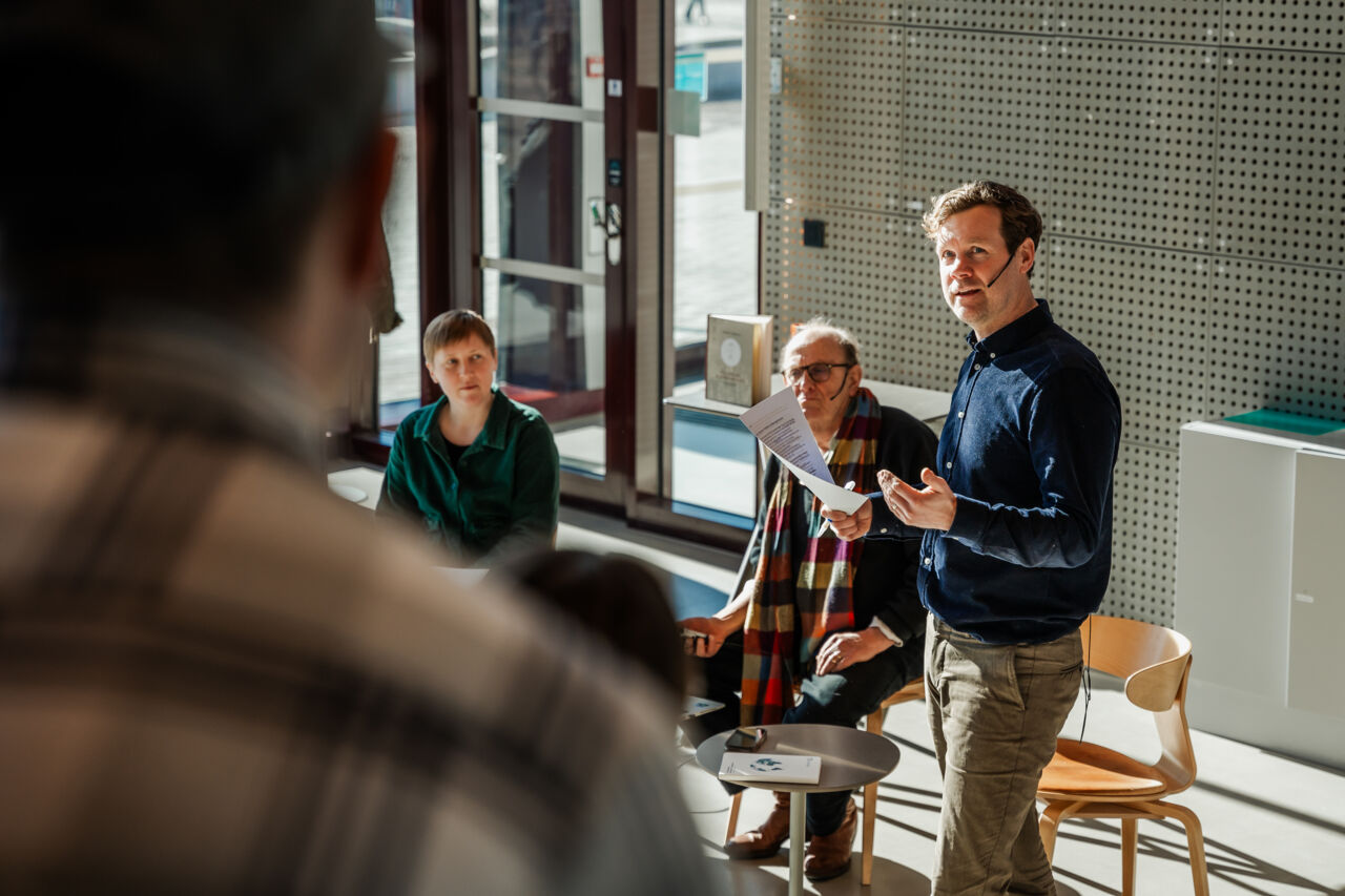 Föreläsningen i pågår i Studenthuset.