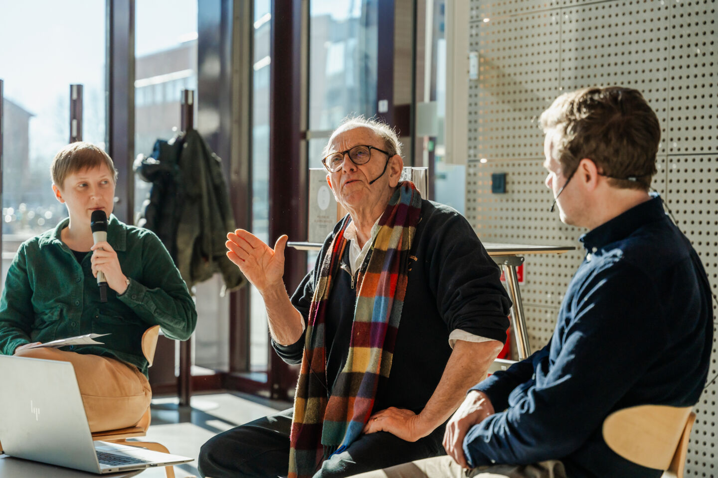 Panelen samtalar under Bengt Sandins boksläpp i Studenthuset.