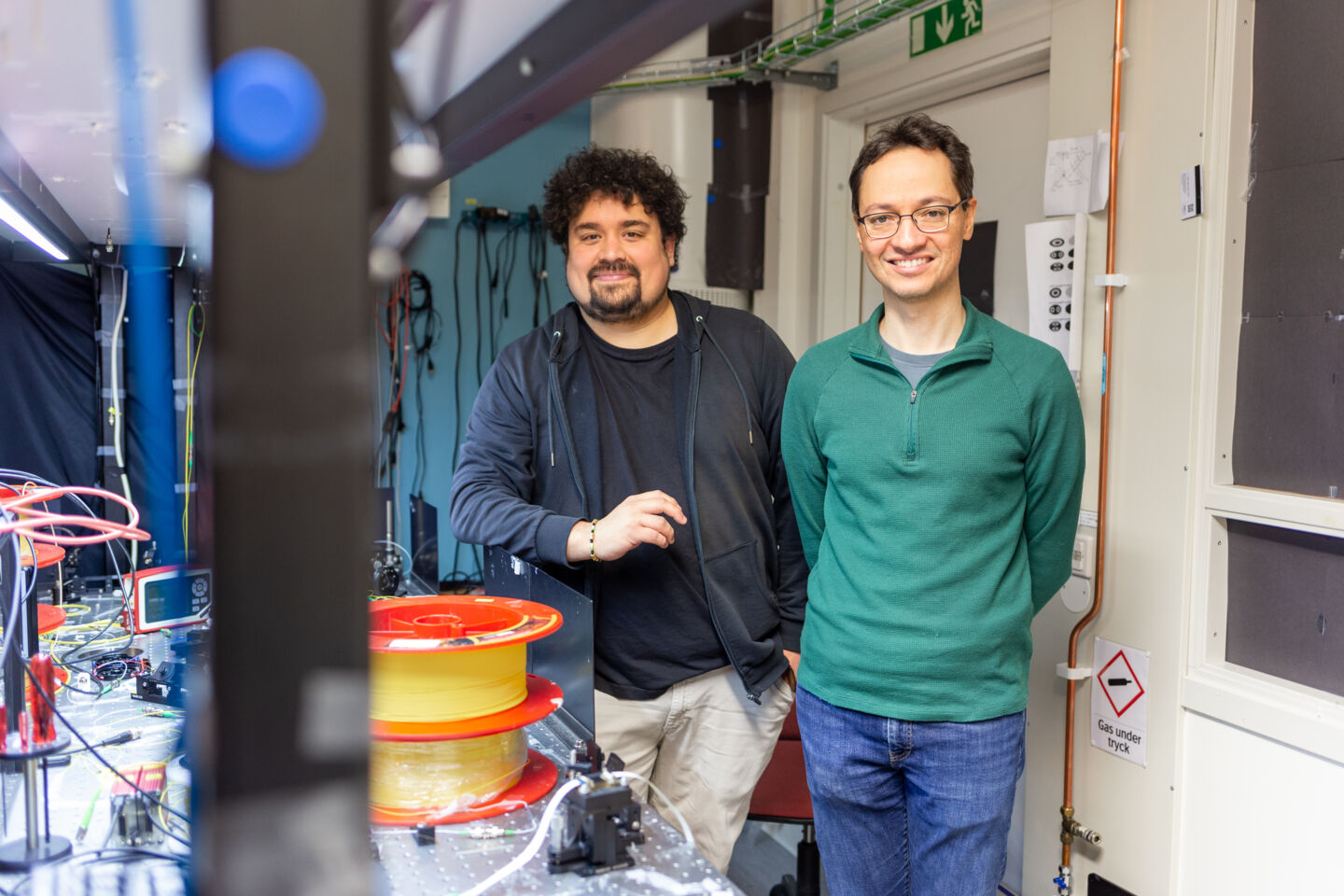 Image of researchers Alvaro Alarcón and Guilherme B. Xavier.