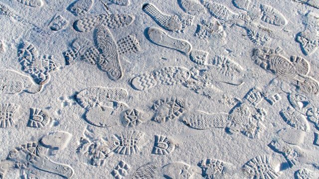 Fotspår i snön.