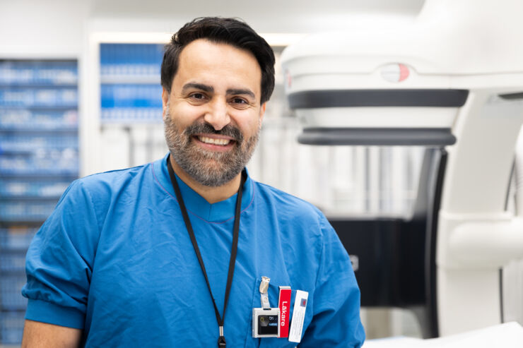 Headshot of a male physician in a hopsital.