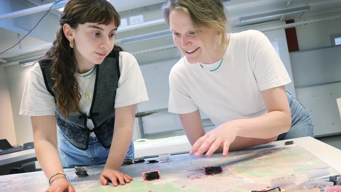 Studenterna presenterade sina examensarbeten.