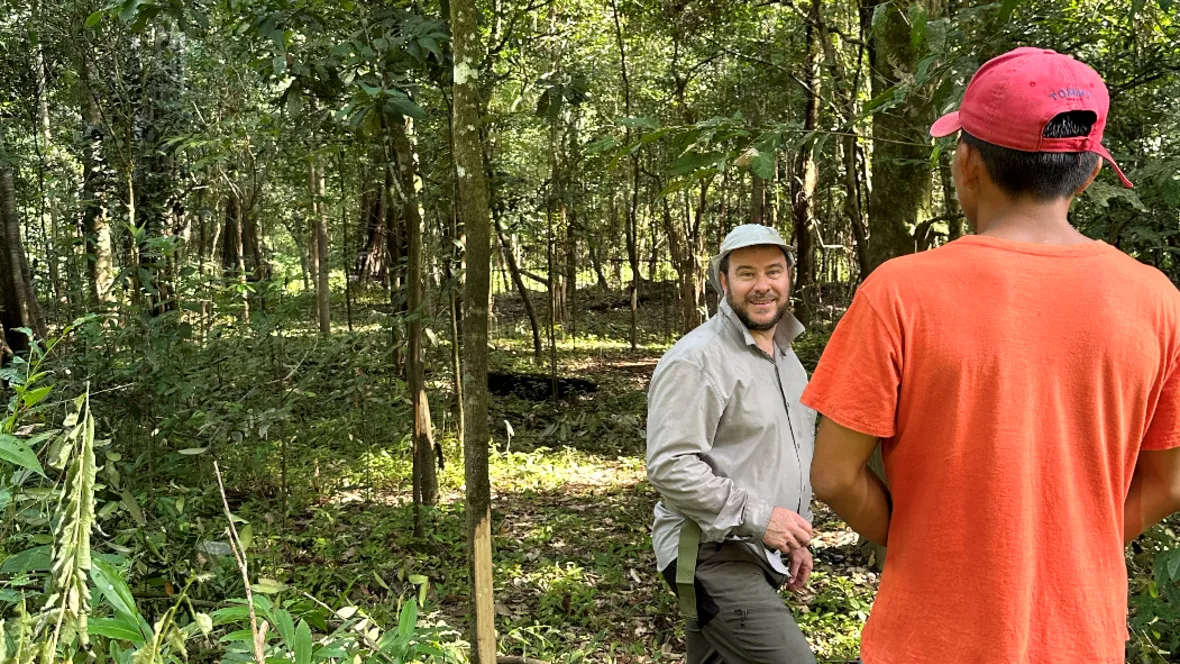 Alex Enrich Prast i Amazonas skogar.