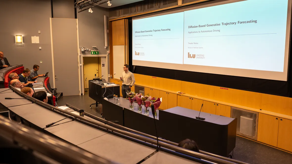 Picture of PhD student presenting his work.