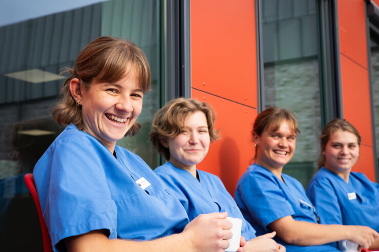 Four female medical students enjoying the sun, study location Jönköping.