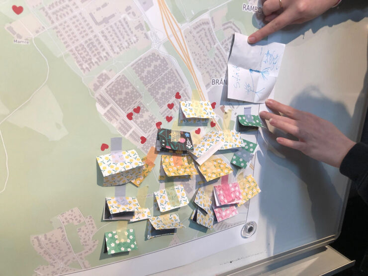 Colorful notes pinned to a city map