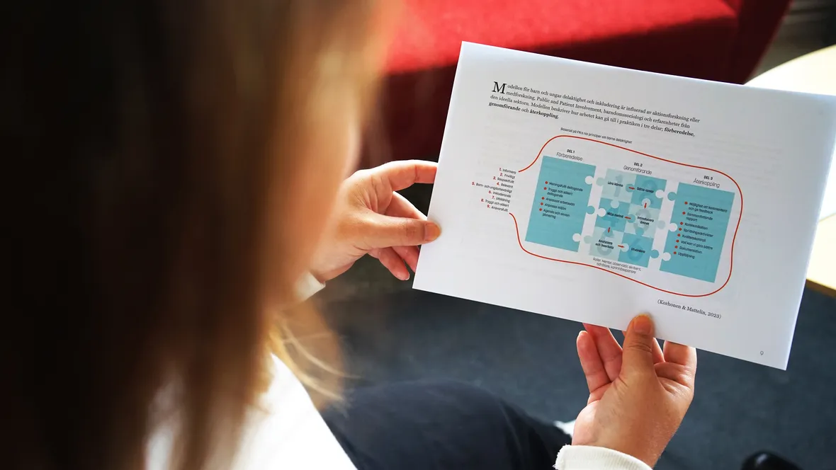 Over the shoulder-perspective of a model in the handbook.